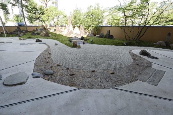 長野市のクラシックホテル(長野ホテル犀北館)にて 日本庭園を公開