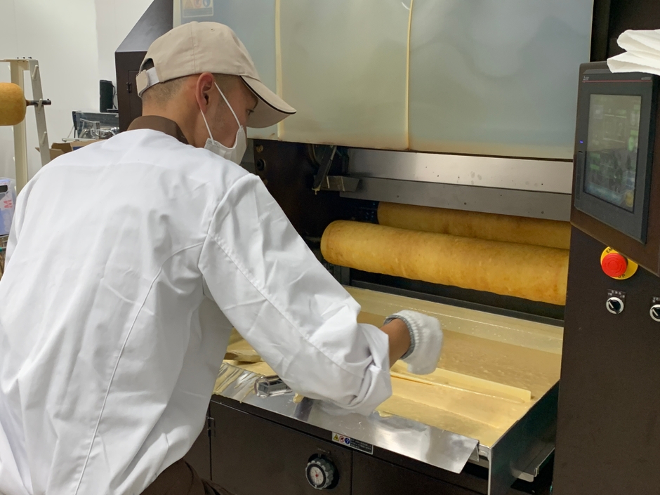 【バウムクーヘンの焼成】