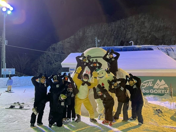 ナイターゲレンデは「とおみゲレンデ」五竜最速リフト、スカイ４リフトで滑走距離最長で1,239ｍ。