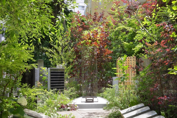 〔アンカレッジが提携する寺院の合葬型墓地/合同墓〕