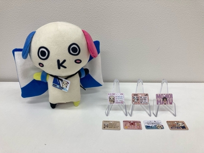 ぬいぐるみに付けて楽しめるミニサイズの「ぬい活カード」