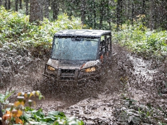 星野リゾート　トマム 自分で運転するバギーで貸し切りの山を駆け抜ける 雨の日限定アクティビティ「トマムドロドロラリー」を初実施 期間：2019年7月1日〜8月31日