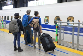 新幹線の指定席に他人が座ってる…どうする？座られていたときの対応フローとトラブル回避策