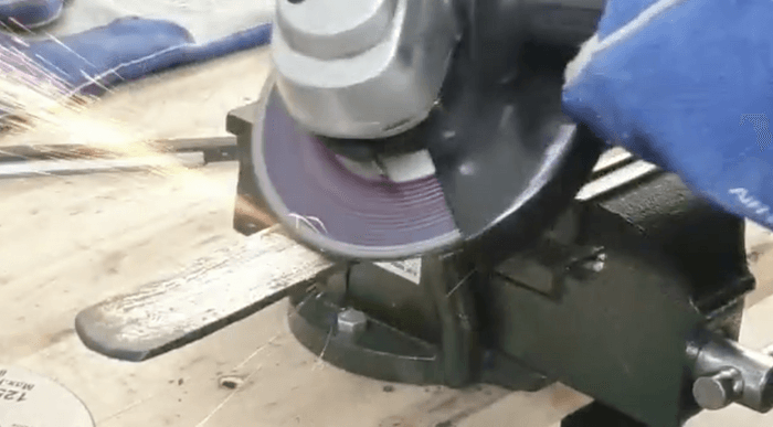 鋼は全てベテラン職人が手作業で製造し磨き上げています