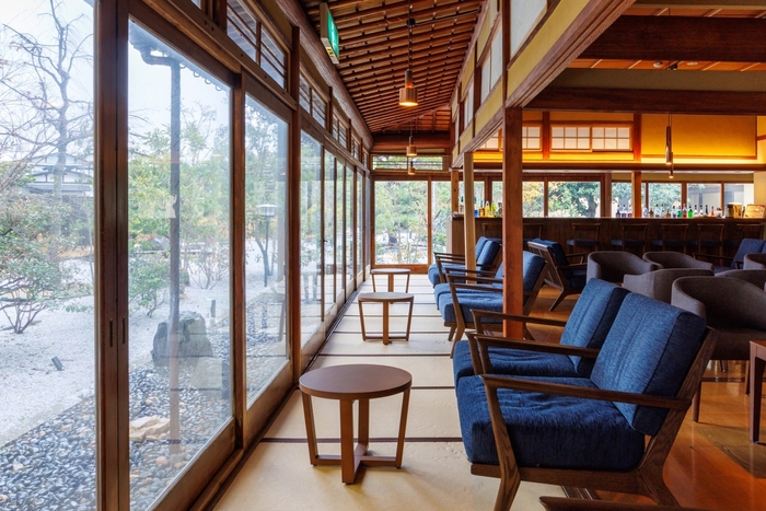 ほうじ茶の香りに包まれる朝の<ラウンジ>