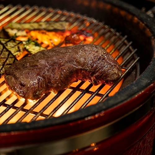 カマドグリルで焼くUS産リブアイ