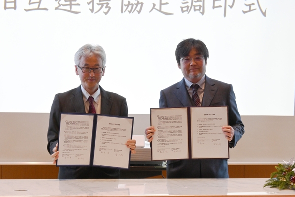 (左)淀川キリスト教病院 藤原寛院長、(右)森ノ宮医療大学 青木元邦学長