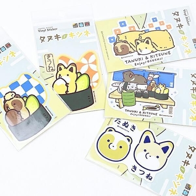 タヌキとキツネのステッカー