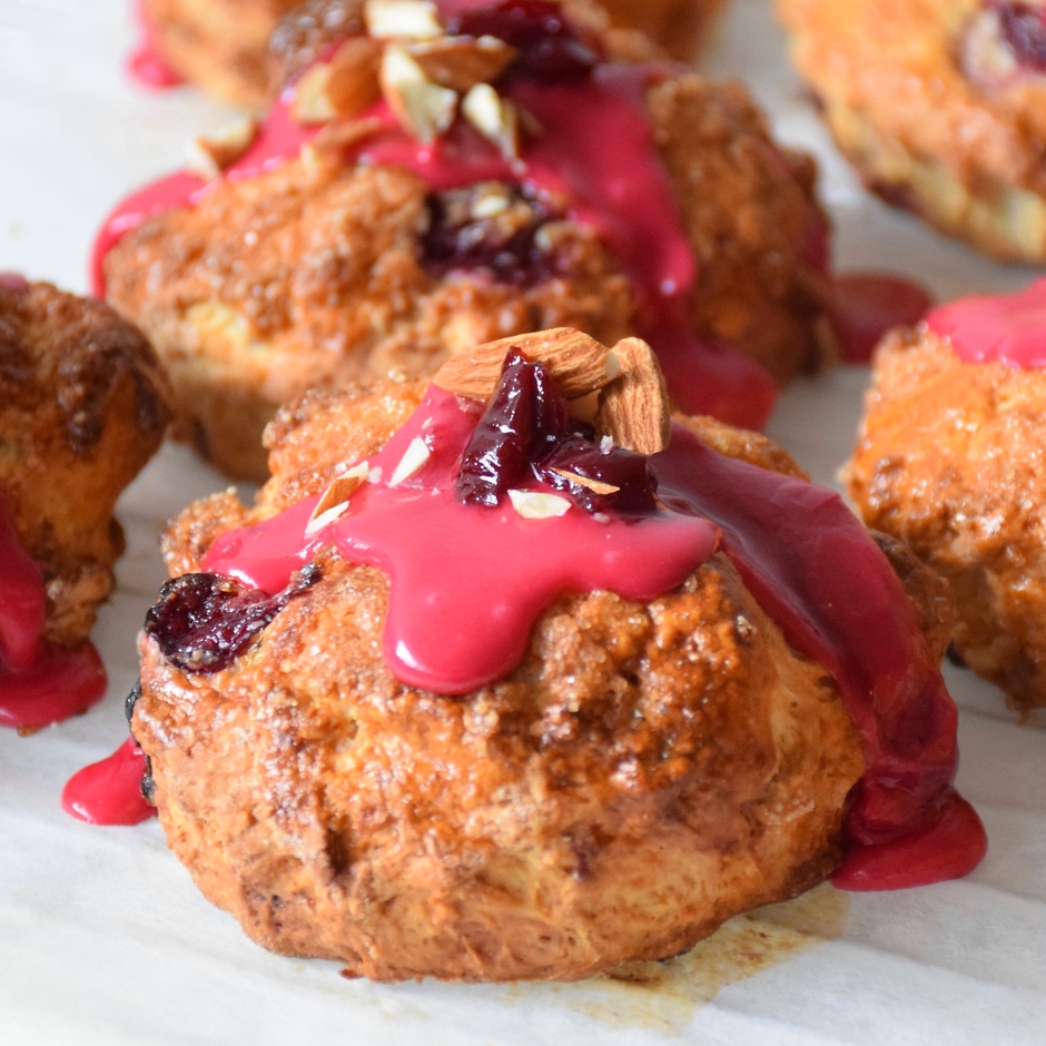 EMU Bakehouse「チェリーアーモンドスコーン」