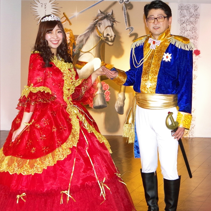 オスカルやマリーアントワネットの衣装を着て、ベルばらキャラになりきろう!