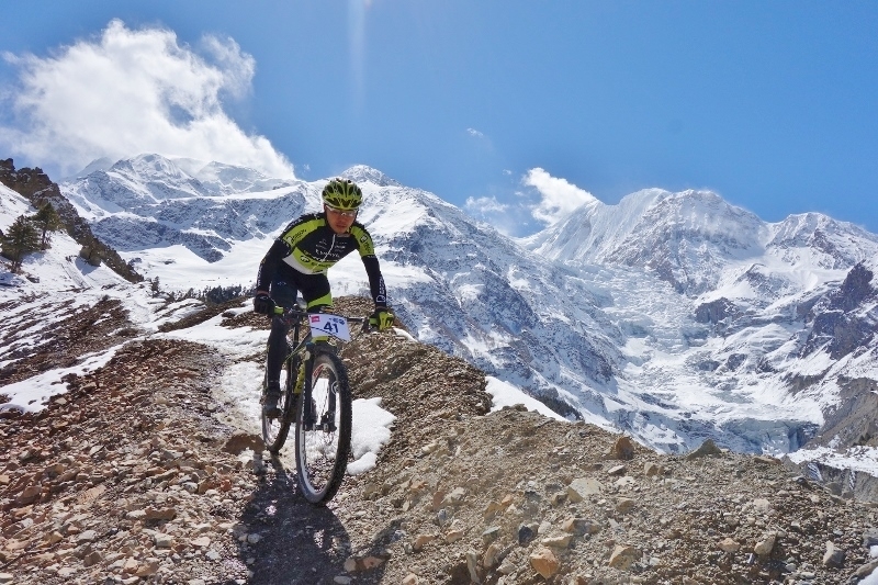 山岳地帯を疾駆する池田祐樹
