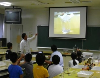 中高大連携　盛りだくさんのオープンスクール　小中学生対象「体験授業」や近畿大学工学部ブースも