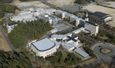 写真:近畿大学工学部(広島県東広島市)