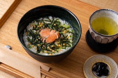 「お茶漬けと小鉢セット」 770円~。鯵・たらこ・鯛など全10種から選べる