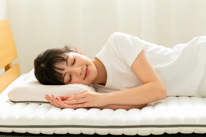 自然な寝返りと心地よい眠りをサポート