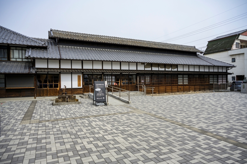 ペット同伴受付を行う旧韮塚製糸場