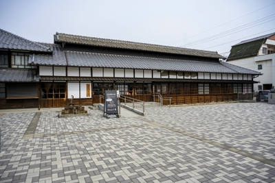 ペット同伴受付を行う旧韮塚製糸場