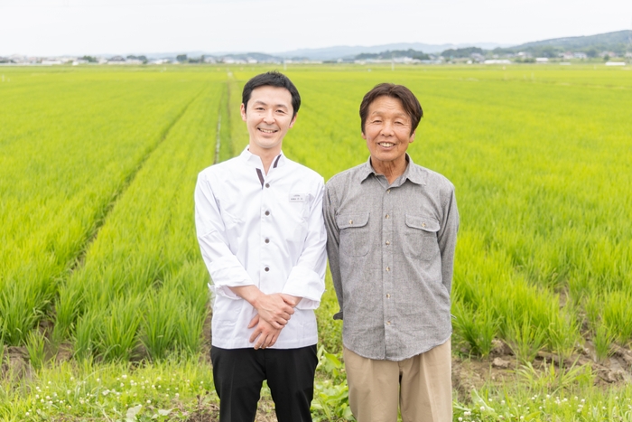 7月3日田里津庵小山料理長が忠義さんの田んぼを訪ねました