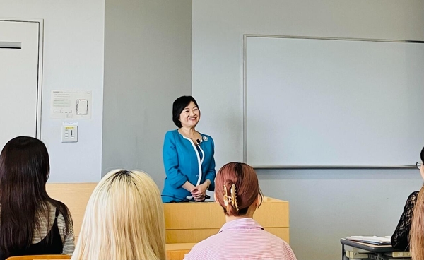 コミュニケーションの実践講座を担当した倉島氏