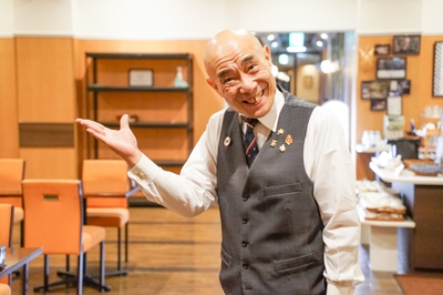 レストランサービススタッフ 吉海哲也