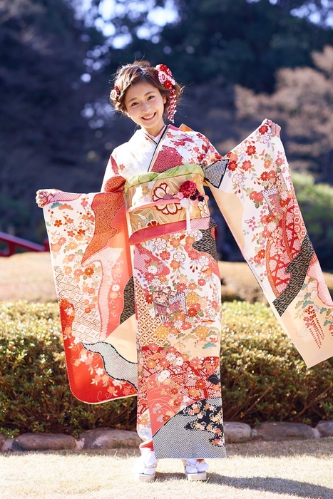 岡田彩花(成蹊大学卒)