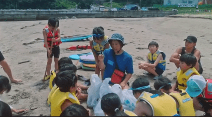 海辺の子どもたち