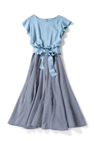 コーディネートプレゼント一例(ブラウス:RD/スカート:RENAI KEIKAKU)