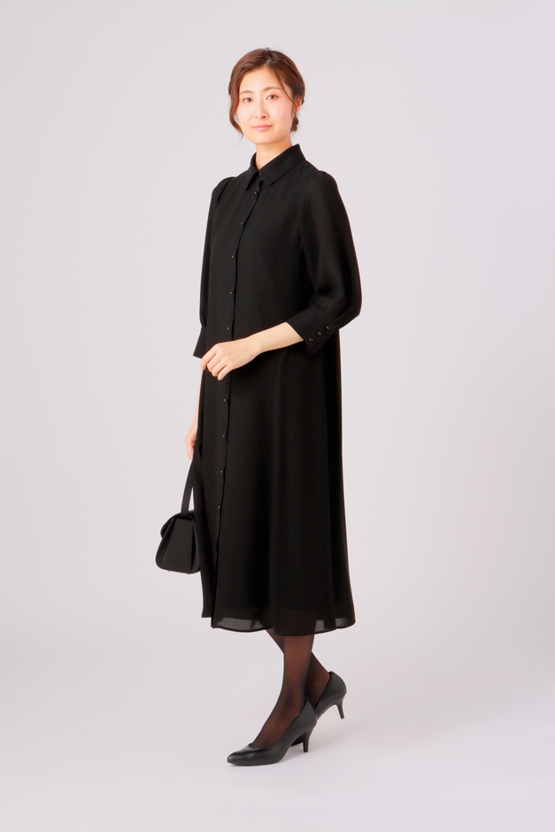 <襟付き多釦ワンピース>