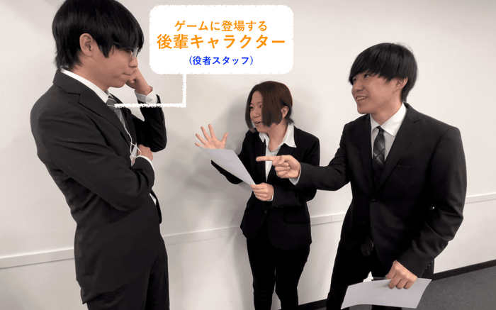 後輩に扮した役者と、話しかける研修の参加者_体験型研修サービス「ミズカラ」ハラスメント研修