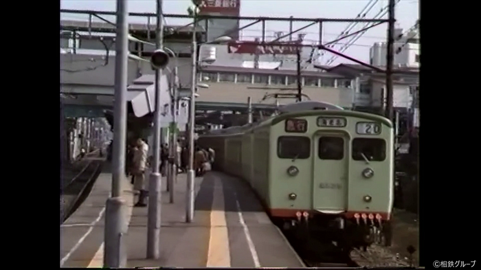 駅の様子を映した動画イメージ
