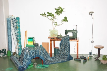 JUKIの職業用ミシンにミナ ペルホネンの世界を纏った 限定モデル「SL-3700 mina perhonen」が登場