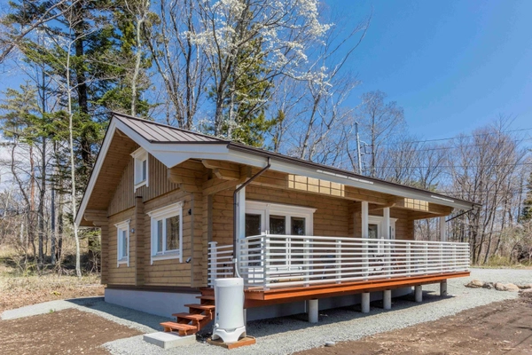 八ヶ岳の麓にワンコと泊まれるログハウス型貸別荘 「Fils Cottage Yatsugatake」が5月23日グランドオープン