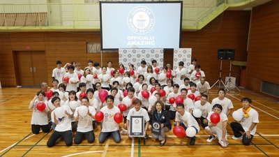 1分間に風船を膨らませた最多数 (50人チーム)