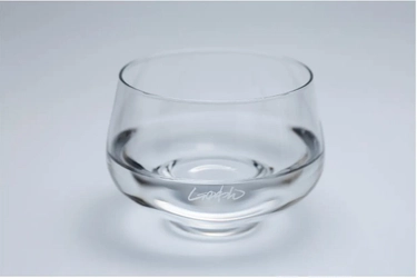 科学的に「刺激臭が減り」「フルーティーな香りが立つ」日本酒専用酒器SHUWANからグラスバージョンが登場！