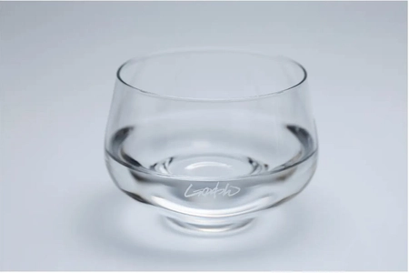 科学的に「刺激臭が減り」「フルーティーな香りが立つ」日本酒専用酒器SHUWANからグラスバージョンが登場！