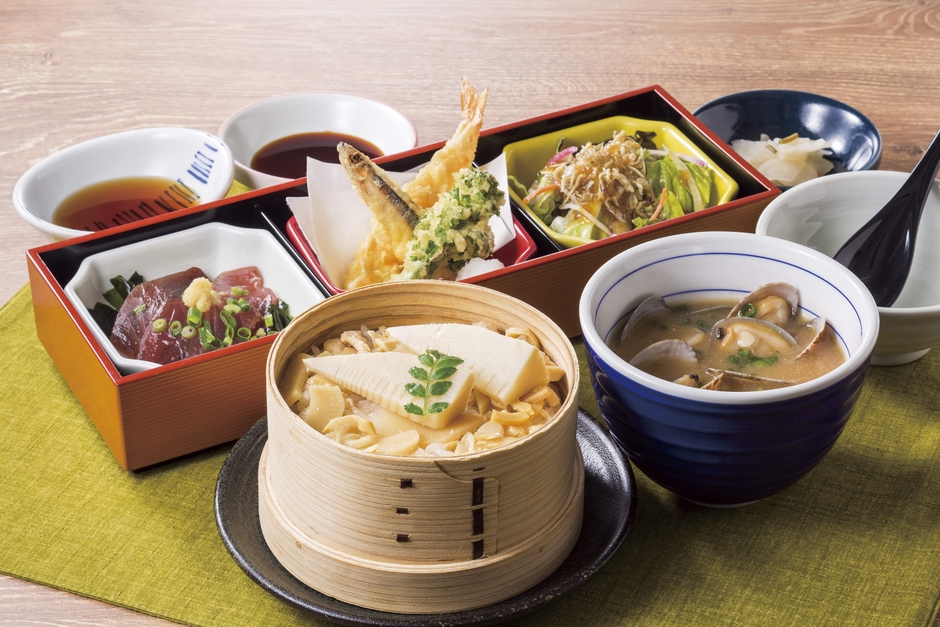 春の恵み三昧膳(たけのこせいろ御飯)