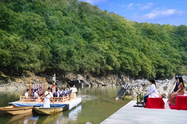 【星のや京都】京都の夏を優雅に楽しむ催し「京のお囃子舟」今年も開催～昨年約200年ぶりに復活した鷹山の祇園囃子（ぎおんばやし）～｜ 期間：2023年6月17日、18日、24日、25日