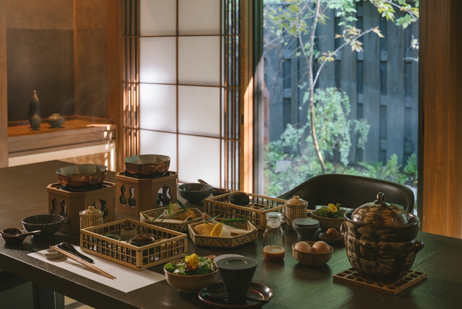 朝日を感じながら個室食事処「天津水」で愉しむ朝食