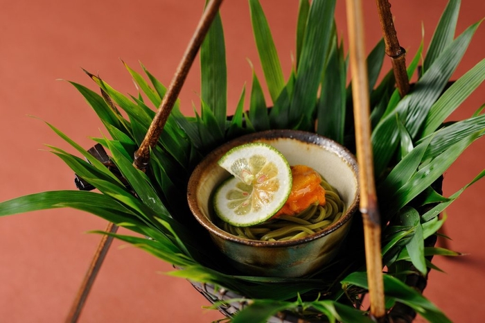 先付「かぼす麺と雲丹のジュレ仕立て」