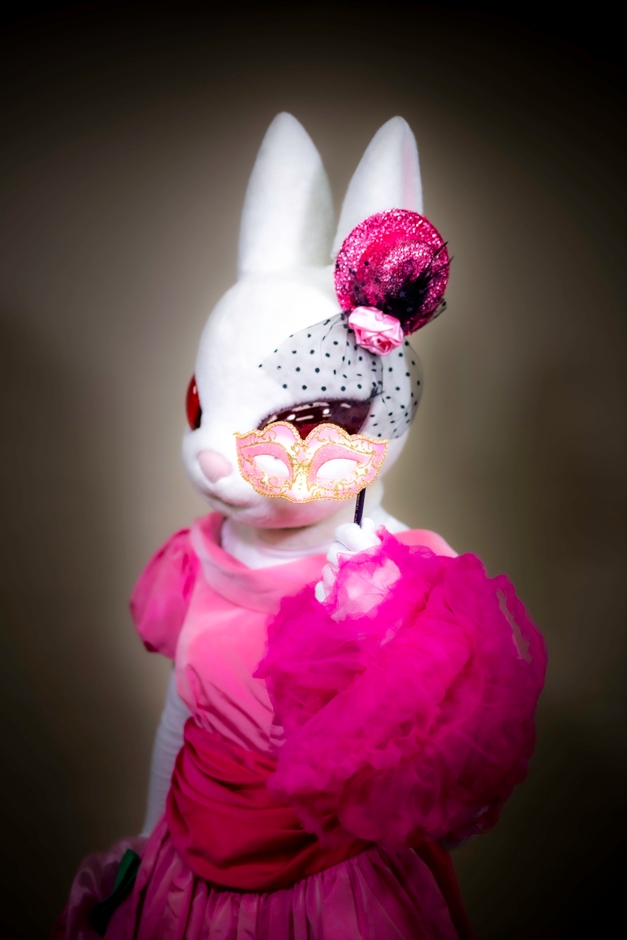 カーニバルの衣裳に身を包んだエイミー