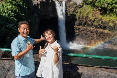 (左から)内野亮、サーシャ