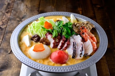 ▲特性のうに出汁で味わう山海の幸「＜プレミアム＞淡路島の濃厚うに鍋」
