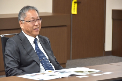 懇談する野口学長