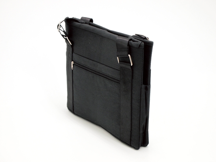 使わない時は折りたたんでコンパクトに