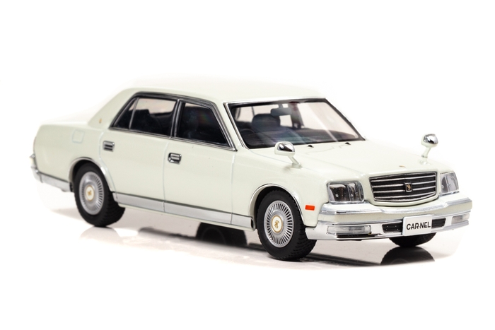 センチュリー白：右前