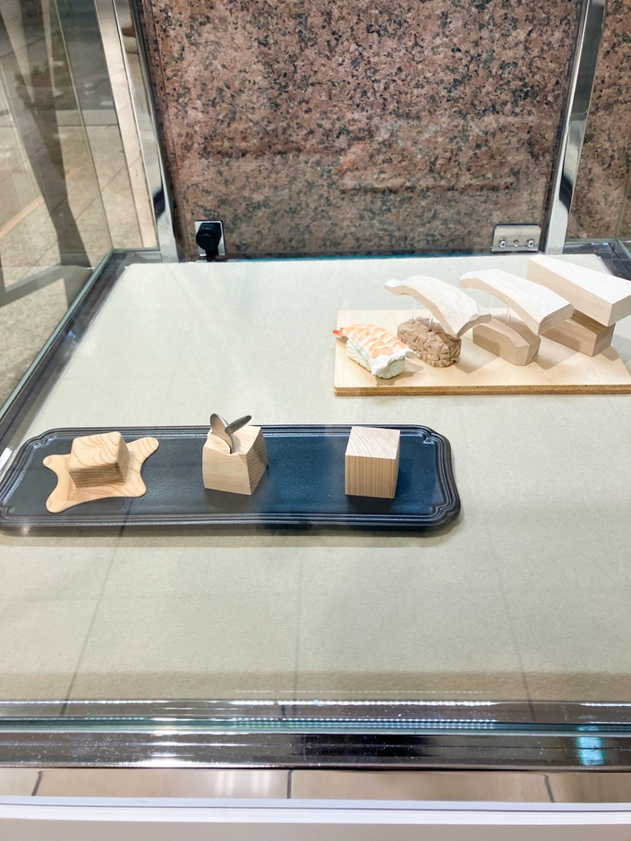 広島三越1階で展示中!