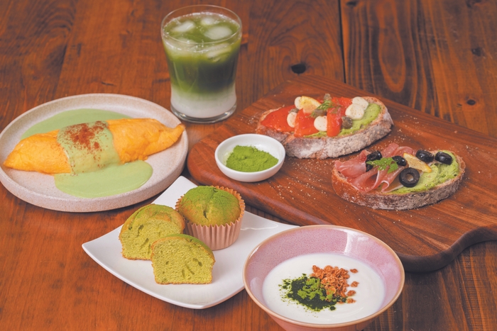 水や牛乳に溶かすだけでなく、ヨーグルトや料理に「ひとさじ」加えるだけで、 食卓があたたかく、彩り満ちる時間に変わります。