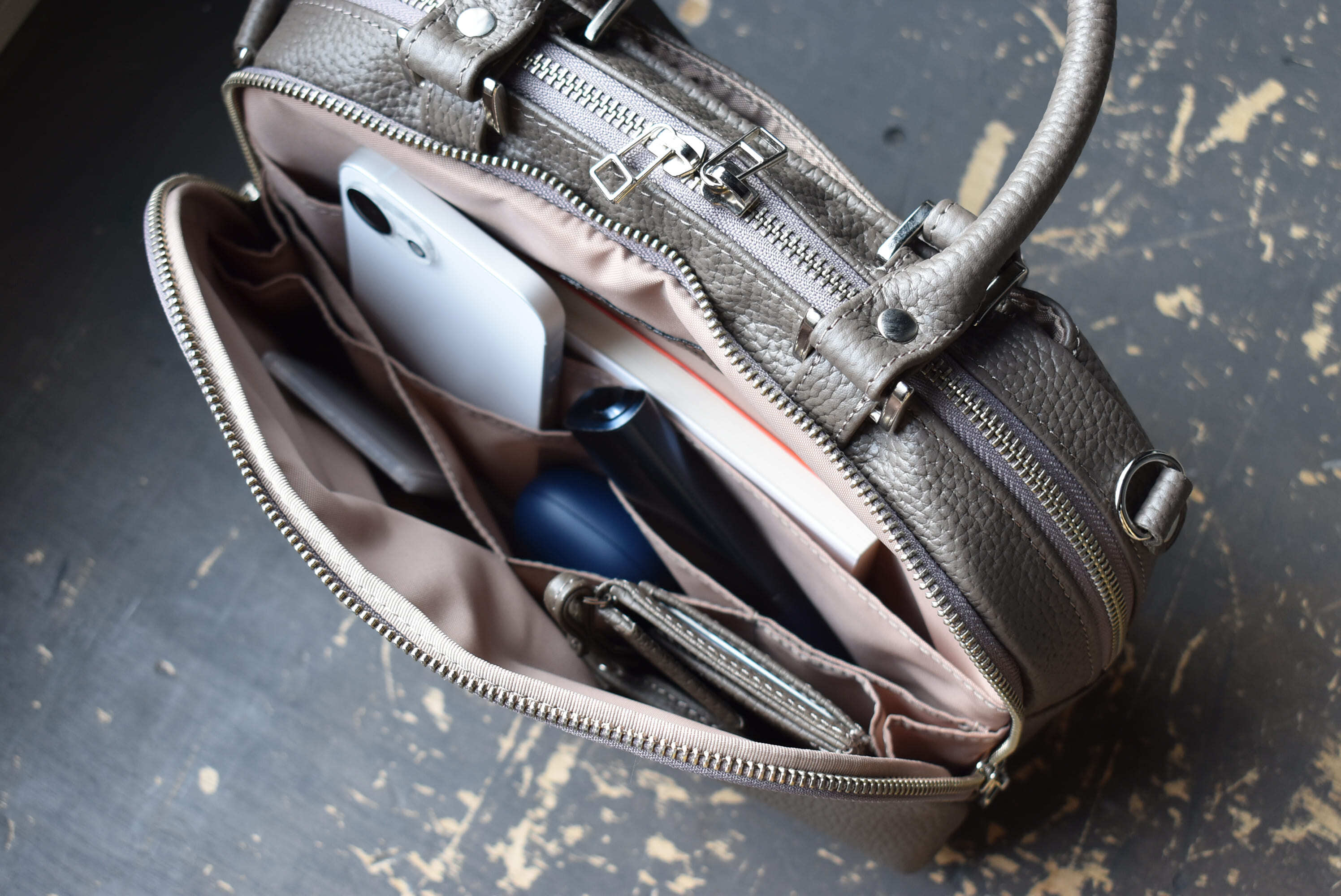 こだわりの縦型収納構造