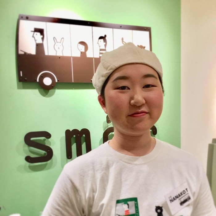 店長の田上菜々子です。スムーでお待ちしております。
