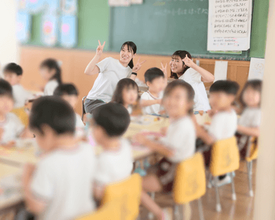 若手職員がいきいきと働いている様子